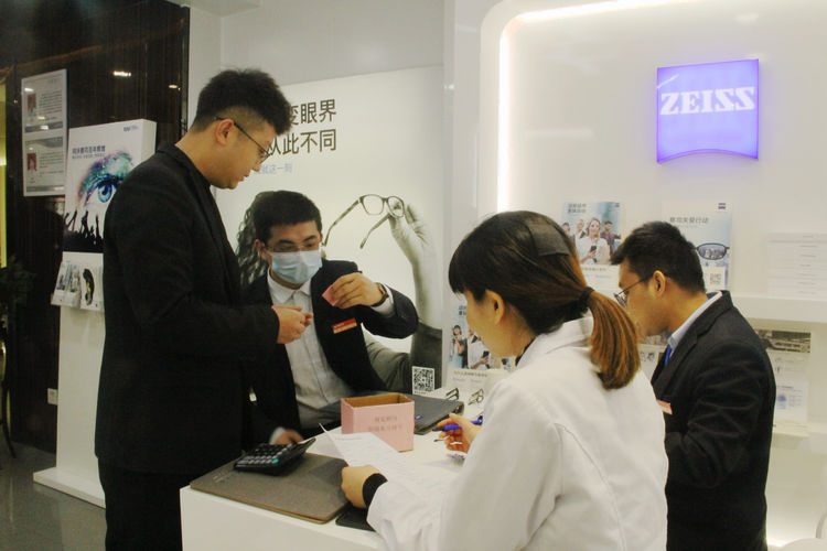 【精心制鏡，匠心鑄魂】熱烈慶祝光明眼鏡有限公司2020年度第六屆職業(yè)技能大賽圓滿成功